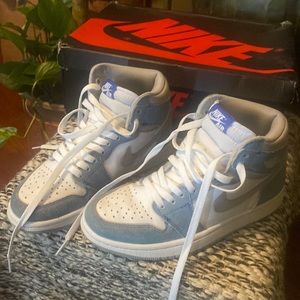 Jordan 1 Retro High Hyper Royal Smoke Grey (GS)